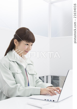 Manufacturing business person 21634016