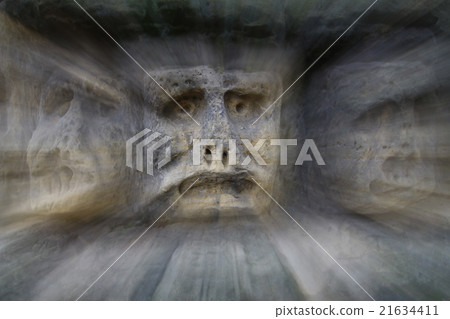 Bizarre Stone Heads - Rock Sculptures - in zoom 21634411