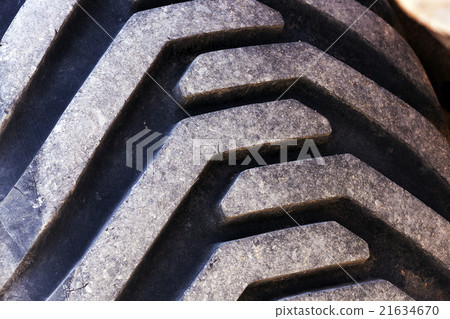 tractor   dirty wheels 21634670