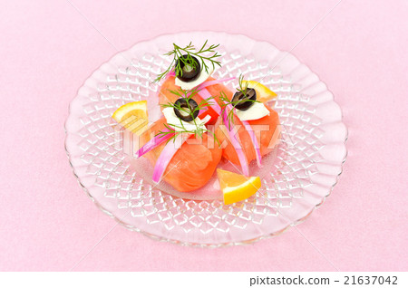 Smoked salmon + scallop carpaccio cold hors d'oeuvres, cream cheese and purple onion and black olives. Smoked salmon + scallop carpaccio cold hors d'oeuvres, cream cheese and purple onion and black olives. 21637042
