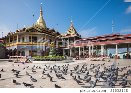 Mahamuni Paya, Mandalay, Myanmar. 21638138