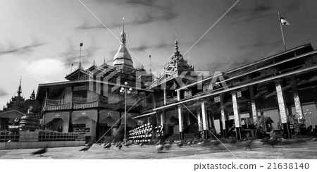 Mahamuni Paya, Mandalay, Myanmar. 21638140