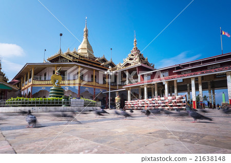 Mahamuni Paya, Mandalay, Myanmar. 21638148