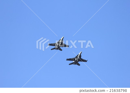 US Navy aircraft carrier aircraft flying a clear sky blue sky FA - 18 F Super Hornet battle attack machine 21638798
