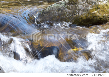 Yahagi河源區的流動 21639208