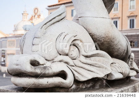 Fish sculpture on the Fontana del Nettuno 21639448