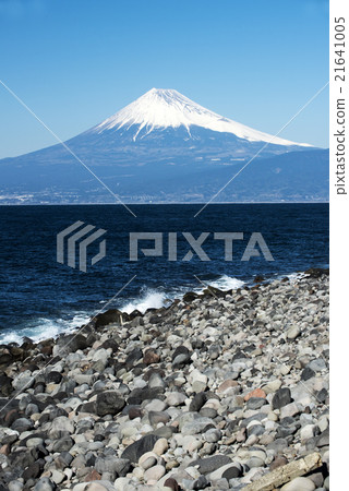 Mt. Fuji seen from the Toda coast 21641005