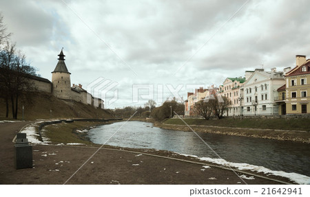 river of Pskov against the Kremlin and  Church 21642941