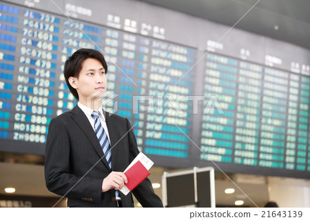 Businessman waiting for departure time 21643139