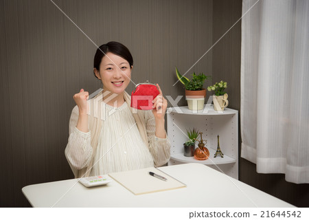 Pregnant woman's household account book Pregnant woman's household account book 21644542