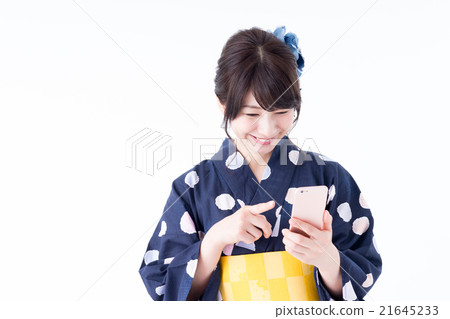 Young woman in yukata (smartphone) Young woman in yukata (smartphone) 21645233