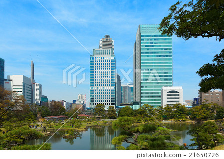 Old Shiba Rikyu Imperial Palace Garden and blue sky 21650726
