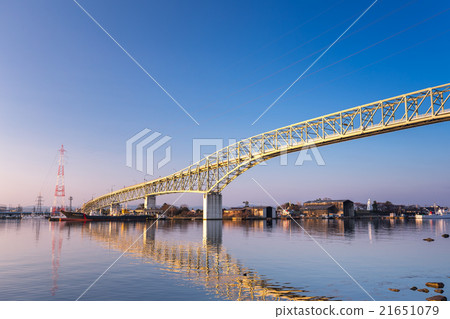 A waterway bridge taking a morning sun A waterway bridge taking a morning sun 21651079