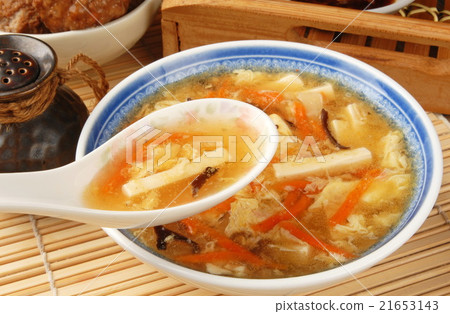 Hot and  sour soup 21653143