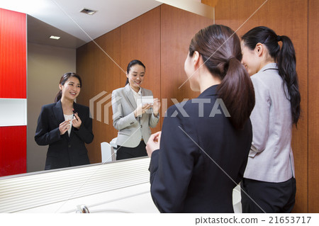 Powder Room 21653717