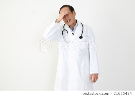 A doctor holding a head 21655454