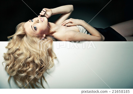 Beautiful Long Hair on an Attractive Woman Beautiful Long Hair on an Attractive Woman 21658185
