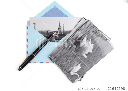 Vintage airmail envelope and fountain pen 21659298
