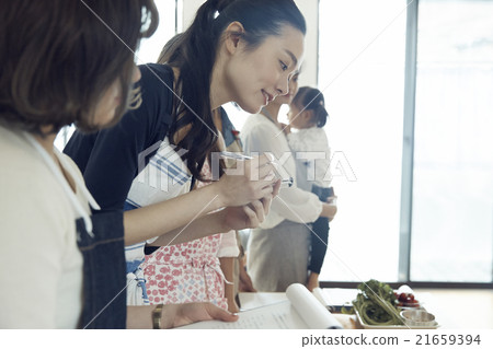 Woman cooking 21659394