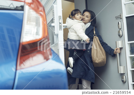 Mothers going out 21659554