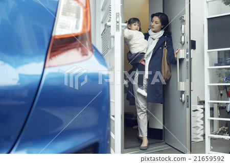 Mothers going out 21659592