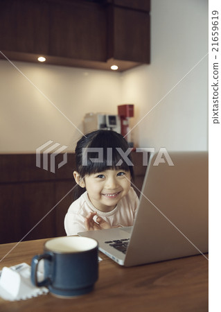 Children who operate computer Children who operate computer 21659619