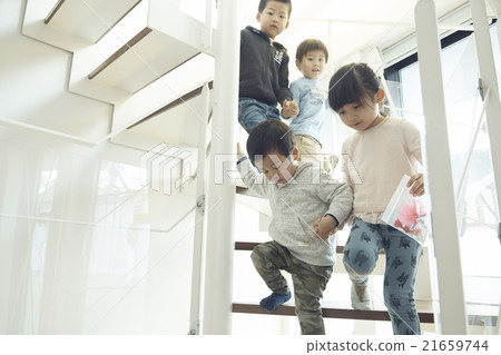 Children playing at home 21659744