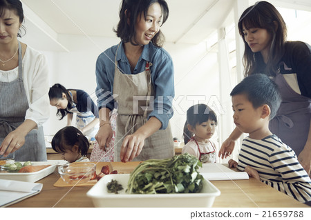 Woman cooking Woman cooking 21659788