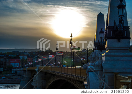 Margit or Margaret Bridge in Budapest, Hungary. 21661290