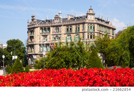 Day view of Chavarri Palace 21662854
