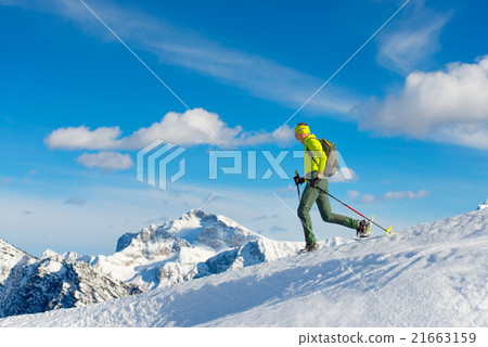 Man with snowshoes 21663159