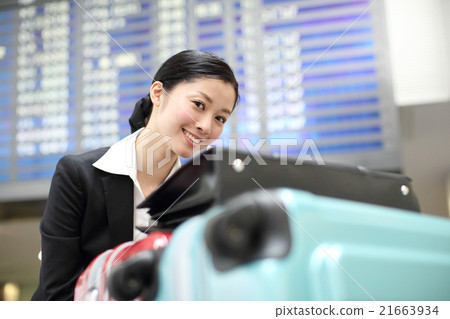 運載許多行李的女商人 運載許多行李的女商人 21663934