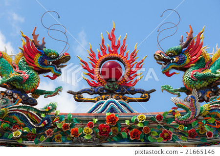 Dragon roof decorations in top of tao temple Dragon roof decorations in top of tao temple 21665146