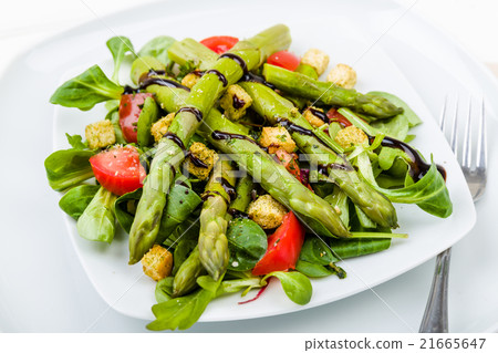 Asparagus salad with balsamic vinegar and tomatoes Asparagus salad with balsamic vinegar and tomatoes 21665647