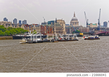 Northern Bank of Thames with St Paul Cathedral 21666041