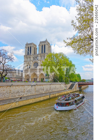 Notre Dame de Paris Cathedral and Seine,  France 21666042