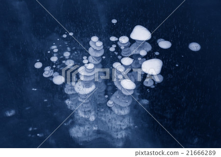 Frozen bubbles in transparent ice. 21666289