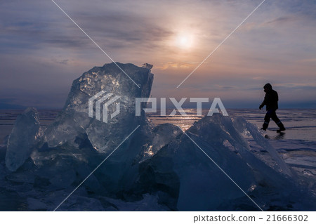 Silhouette of traveler in the ice against sunset Silhouette of traveler in the ice against sunset 21666302