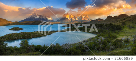 Lago Pehoe, National Park Torres del Paine in 21666889