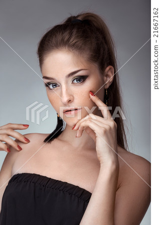 Fashion girl in studio Fashion girl in studio 21667162