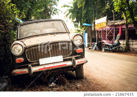 Dirty abandoned old -fashioned car 21667435