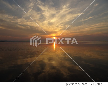 Lake Saroma at dusk Lake Saroma at dusk 21670798