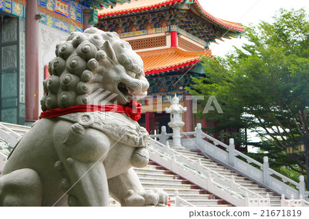 lion stone statue front chinese temple lion stone statue front chinese temple 21671819