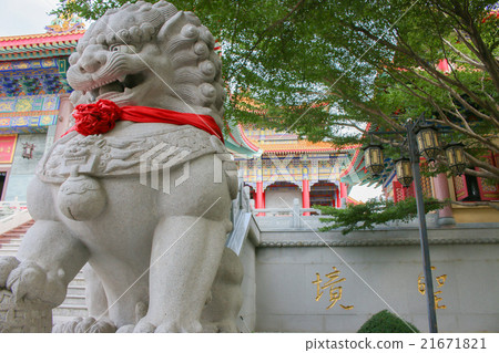 lion stone statue on foreground lion stone statue on foreground 21671821