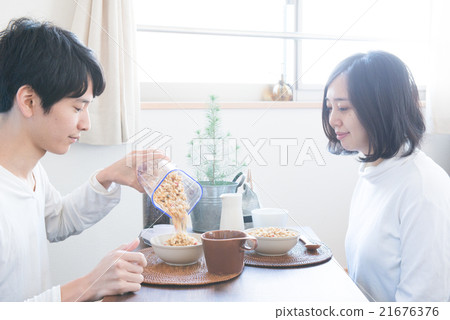 Couple breakfast Couple breakfast 21676376
