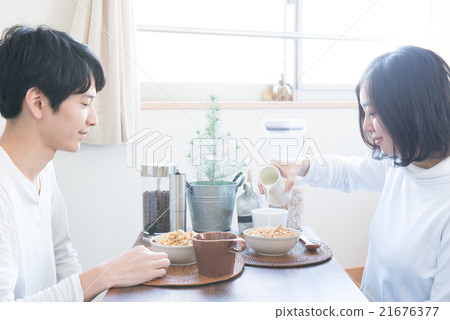 Breakfast of newlywed couple 21676377