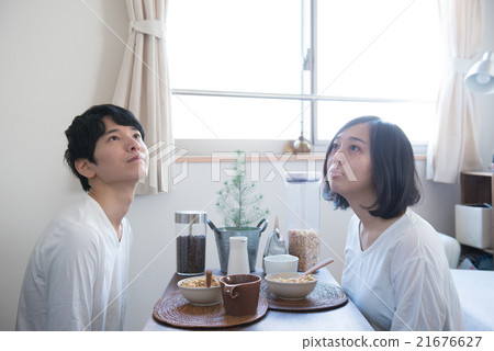 Couple and copy space 21676627