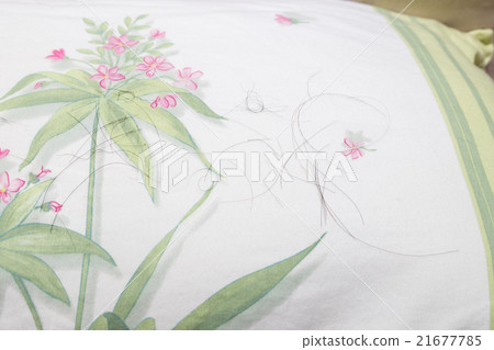 Fallen hair found on pillow in the morning Fallen hair found on pillow in the morning 21677785