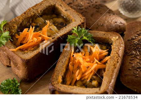 Fresh pea soup in bread bowl on a wooden desck 21678534