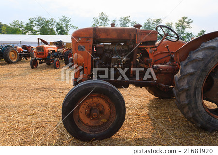Old tractor 21681920